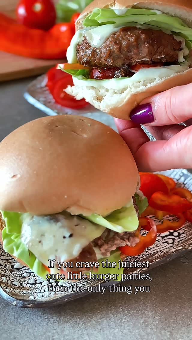 🛑 Stop scrolling!🫸🏼 Your new favorite mini burger recipe is here to stay 🍔 ‼️The ingredient list is here in the caption and the instructions are in the first comment!👇🏼 GARLIC-FLAVORED TERIYAKI BURGER RECIPE Yield: 6-7 patties, depending on the size
Time: 15 minutes if pro cook / 30 minutes if beginner INGREDIENTS 🟤For the patties: - 400 g ground (minced), preferably organic, beef
- 1 heaped tablespoon cornstarch
- 1 medium to large egg
- Salt and black pepper for seasoning (generously)
- 100 ml roasted garlic-flavored Teriyaki sauce (or regular Teriyaki sauce if you don’t have the garlic one)
- 2 tablespoons of preferred cooking oil 🟢For the complementary: - 6-7 small gluten-free (optional) burger buns
- 3 tablespoons mayonnaise (not low-fat!)
- 1/2 teaspoon wasabi (or if it’s mild wasabi, then 1 teaspoon)
- 6-7 smaller slices of your go-to sandwich cheese
- 3-6 leaves from a small baby-size cabbage (depending ont the size)
- 1 long sweet bell pepper
- 5-6 cherry tomatoes #burgeroftheday #miniburger #teriyaki #recipecreator #easylunchideas #feedfeed @thefeedfeed @schaerglutenfree @schar.nordics #healthycomfortfood