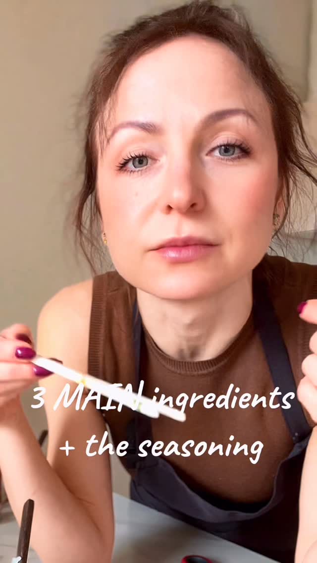 3 ingredient (+ seasoning) Kimchi chicken sticky Sushi rice bowl 🍚🍗🌶️ * 500 g skinless, boneless chicken thighs
* 1 dl hot and salty Kimchi sauce (or more if you tolerate the heat)
* 1 teaspoon ground ginger
* 1 tablespoon neutral high-temperature-tolerant oil (such as refined coconut oil, which is my favorite)
* 1 dl water for loosening the sauce
* 2 dl uncooked sushi rice
* 3 dl water for cooking the rice
* generous pinch of salt for the rice
* 0,5 dl quality rice vinegar (cheap ones will not give the right flavor)
* fresh cilantro leaves Lay the chicken thighs flat on the cutting board (make sure not to use the same cutting board later for veggies or anything else than just raw meat). Cut the chicken into strips. Heat the oil in a medium-sized skillet until it starts to reach the smoking point. Then lower it a bit, fry the chicken pieces on a high heat for 5 minutes altogether, turning them around immediately, once one side has turned brown.
Pour over the kimchi sauce and water, and let it simmer on a really low heat, while you’re dealing with the rice. Rinse the rice on a sieve with cold water for a minute by shaking it around a bit. Pour the rice into a large pot, boil some water in a kettle separately, and pour the correct amount of boiling water onto the rice. Then, turn the heat on immediately, so that it starts to simmer right away. This is a beloved Jamie Oliver method, and I hardly ever cook rice any other way. :) Add salt, and boil according to the instructions on the package (usually for 20 minutes on a medium-low heat). Meanwhile, transfer the chicken pieces out of the sauce with a slotted spoon and reduce the amount by heating it on a high heat without a lid for 5 minutes. It should become slightly thicker and stickier and really bubbly and caramelly. Then just toss the chicken back inside and turn down the heat. Add the vinegar to the cooked sticky rice, mix well, and add salt if necessary (I did). Serve in high bowls, the chicken sauce poured over the rice and decorated with cilantro leaves. #spicychicken #stickyrice #3ingredientrecipe #quickandeasy #healthycomfortfood