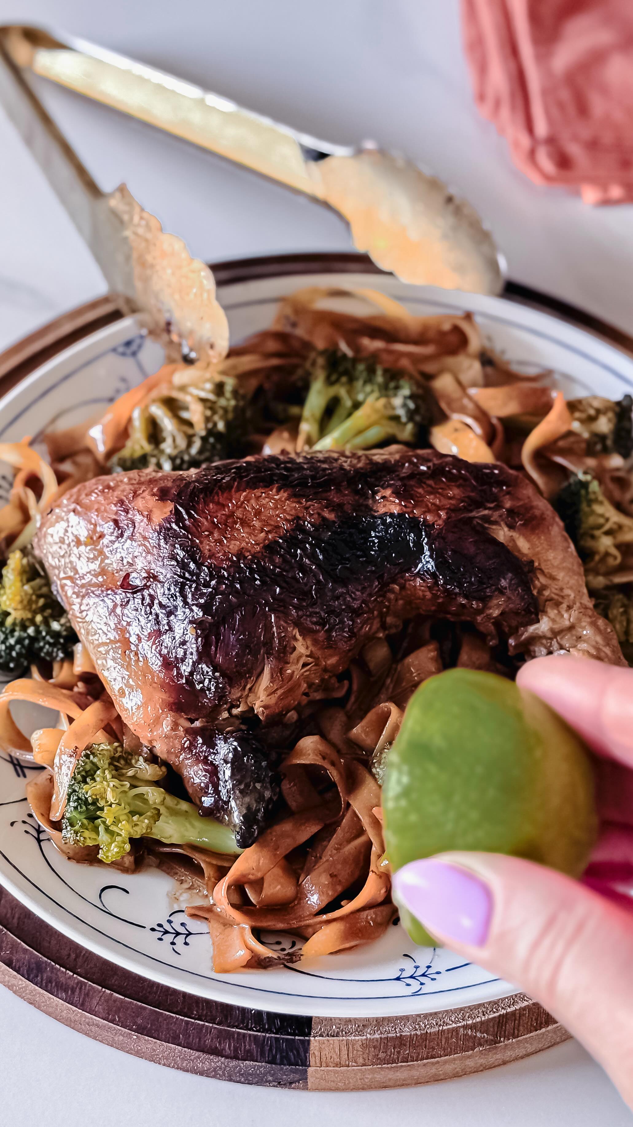 Stop removing the chicken skin.  That’s where the flavor is.  Crispy teriyaki chicken thighs with egg noodles — high protein, flexible veggies, and a dinner that actually keeps you full.  Also: wash your mushrooms. They’ll survive.  Comment recipe and receive it to your DM immediately!  #teriyakichicken #chickenthighs #eggnoodles #healthycomfortfood #fusioncooking  https://helenalaura.com/chicken-teriyaki-with-egg-noodles/