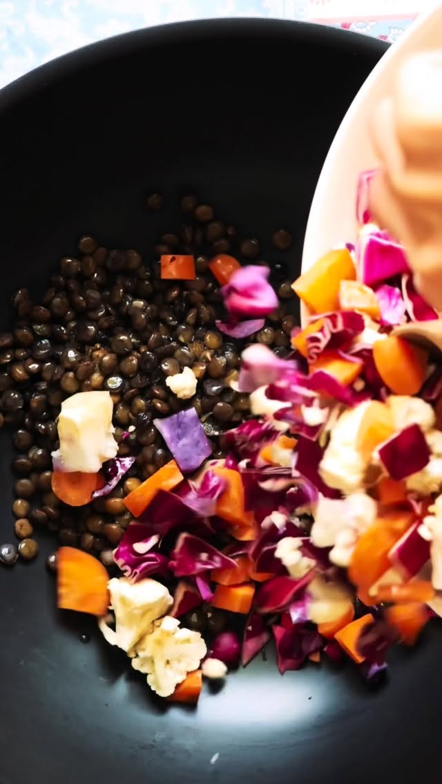 I thought I’d put together a small compilation for you guys, so that even if you had doubts before, now you can be absolutely sure you want to follow along. You’re very welcome! 🤗  I mostly share recipes and meal ideas, but occasionally also some fun moments with my teenage daughter, as well as eating out and traveling👩🏼‍🍳✈️  #recipeinspo #healthycomfortfood #yummyandhealthy #freshandtasty