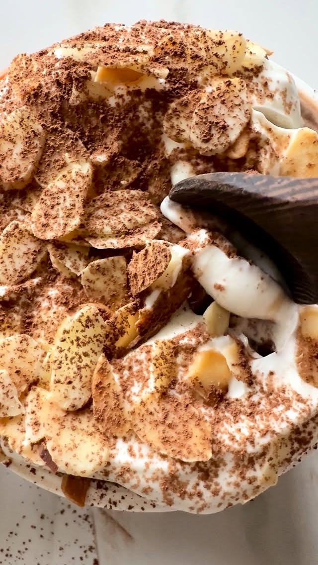 Let’s bring the viral Japanese cheesecake into the 2026 spring holidays with a naughty twist - there’s never enough chocolate, right? 🍫🐰PLEASE, though, DO make it year-round, it’s so worth it!Let it sit overnight if you prefer the full softness, but 2 hours is more than enough too, then the cookies still have some nice crunch to them. 🍪#tiramisucheesecake #japanesecheesecake #viralcheesecake #easterdessert #nobakedessert @marabousverige @nestle