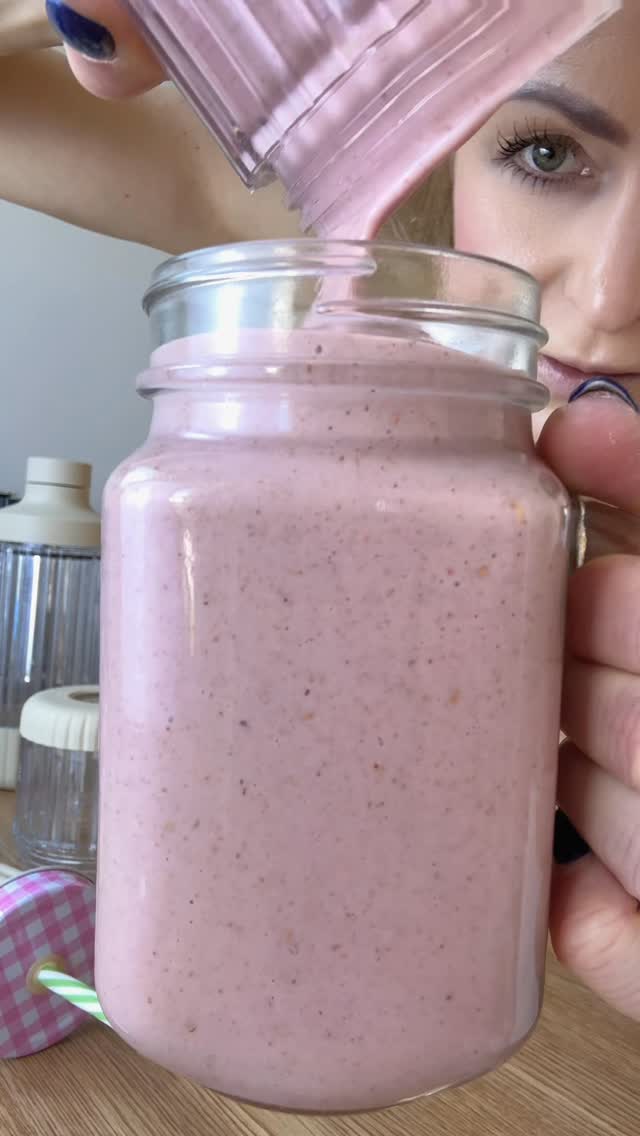 Unboxing and testing out the new sand colorway because I am completely weak for aesthetic kitchen appliances. Making a quick, healthy vegan smoothie recipe to see if the viral Beast blender actually lives up to the internet hype. Honest thoughts in the video itself!🥭  I blended:  🧋frozen mango
🧋frozen raspberries
🧋walnuts
🧋raisins
🧋organic vanilla
🧋almond milk  #beastblender #vegansmoothie #healthyrecipe #aesthetickitchen #smoothierecipes 
@beasthealth